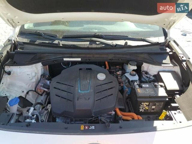 Білий Кіа Niro, об'ємом двигуна 0 л та пробігом 30 тис. км за 5600 $, фото 11 на Automoto.ua
