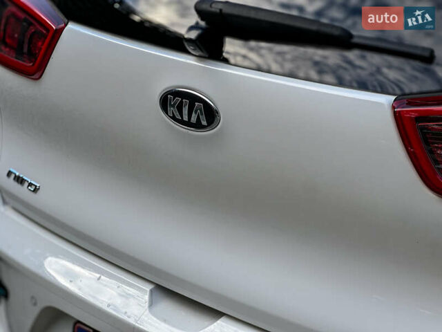 Білий Кіа Niro, об'ємом двигуна 0 л та пробігом 204 тис. км за 17800 $, фото 51 на Automoto.ua