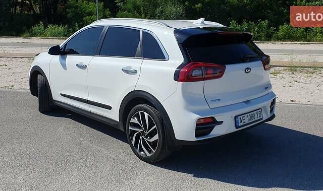 Білий Кіа Niro, об'ємом двигуна 0 л та пробігом 199 тис. км за 20000 $, фото 5 на Automoto.ua