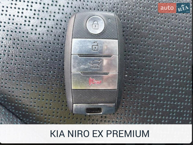 Білий Кіа Niro, об'ємом двигуна 0 л та пробігом 112 тис. км за 14300 $, фото 3 на Automoto.ua