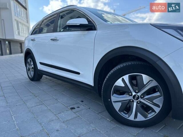 Белый Киа Niro, объемом двигателя 0 л и пробегом 145 тыс. км за 19700 $, фото 16 на Automoto.ua
