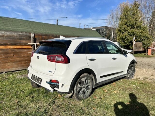Білий Кіа Niro, об'ємом двигуна 0 л та пробігом 92 тис. км за 7000 $, фото 1 на Automoto.ua