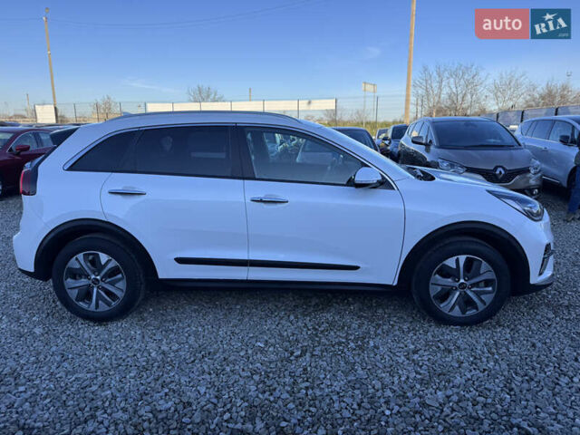 Белый Киа Niro, объемом двигателя 0 л и пробегом 210 тыс. км за 15900 $, фото 17 на Automoto.ua