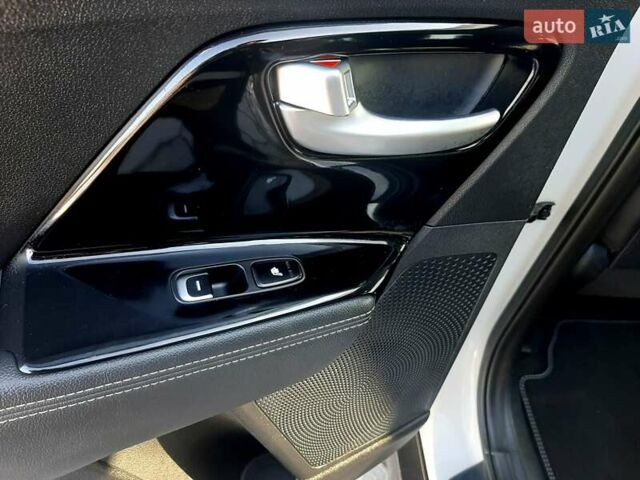 Білий Кіа Niro, об'ємом двигуна 0 л та пробігом 115 тис. км за 17200 $, фото 25 на Automoto.ua