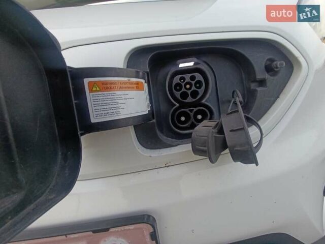 Белый Киа Niro, объемом двигателя 0 л и пробегом 127 тыс. км за 17400 $, фото 27 на Automoto.ua