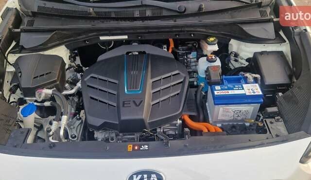 Киа Niro 2019 в Дубно на Automoto.ua Белый Киа Niro, объемом двигателя 0 л и пробегом 173 тыс. км за 17400 $, фото 8 на Automoto.ua