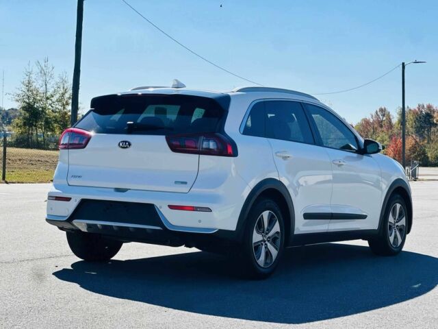 Белый Киа Niro, объемом двигателя 1.6 л и пробегом 49 тыс. км за 10200 $, фото 3 на Automoto.ua