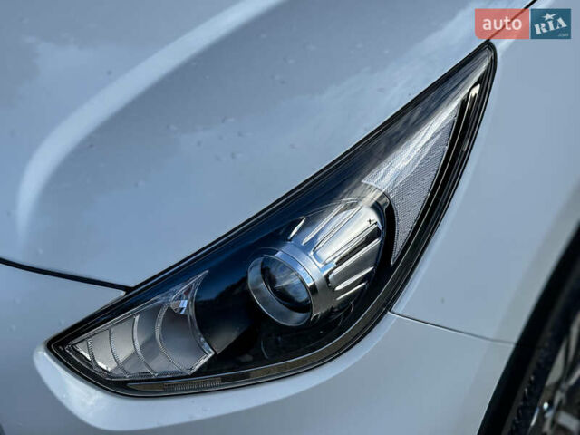 Білий Кіа Niro, об'ємом двигуна 0 л та пробігом 204 тис. км за 17800 $, фото 46 на Automoto.ua