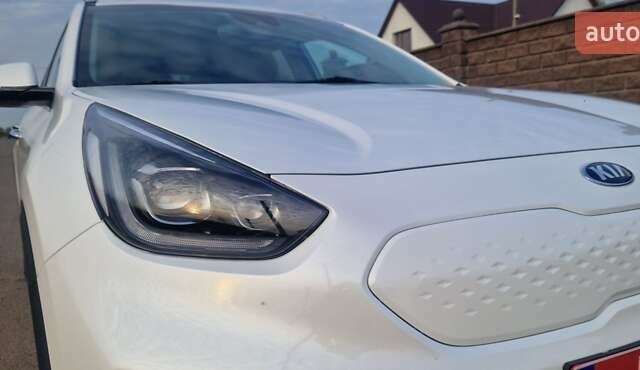 Киа Niro 2019 в Дубно на Automoto.ua Белый Киа Niro, объемом двигателя 0 л и пробегом 173 тыс. км за 17400 $, фото 6 на Automoto.ua