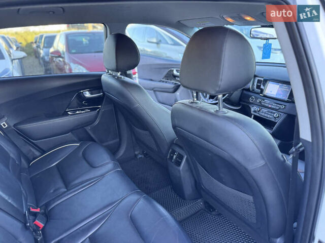 Белый Киа Niro, объемом двигателя 0 л и пробегом 210 тыс. км за 15900 $, фото 49 на Automoto.ua
