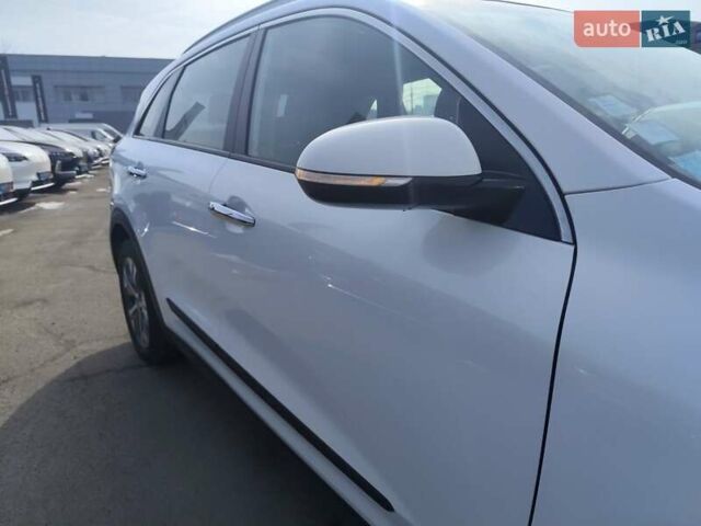 Белый Киа Niro, объемом двигателя 0 л и пробегом 105 тыс. км за 17555 $, фото 29 на Automoto.ua