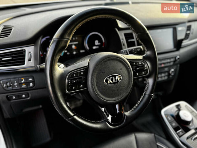 Білий Кіа Niro, об'ємом двигуна 0 л та пробігом 74 тис. км за 18700 $, фото 23 на Automoto.ua