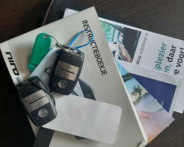 Білий Кіа Niro, об'ємом двигуна 0 л та пробігом 115 тис. км за 17200 $, фото 35 на Automoto.ua