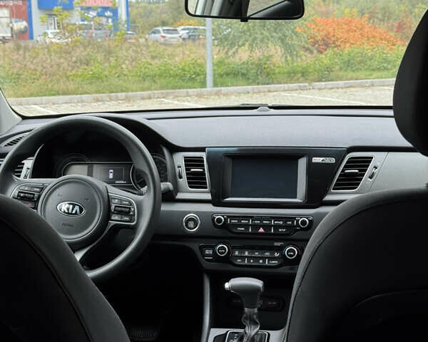 Киа Niro 2019 в Хмельницком на Automoto.ua Белый Киа Niro, объемом двигателя 1.6 л и пробегом 320 тыс. км за 12400 $, фото 9 на Automoto.ua
