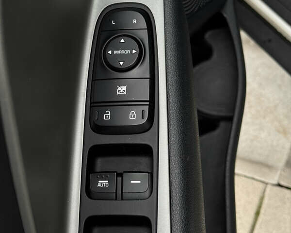 Киа Niro 2019 в Хмельницком на Automoto.ua Белый Киа Niro, объемом двигателя 1.6 л и пробегом 320 тыс. км за 12400 $, фото 20 на Automoto.ua