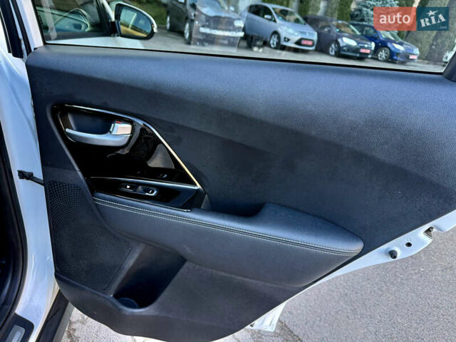 Белый Киа Niro, объемом двигателя 0 л и пробегом 135 тыс. км за 16999 $, фото 23 на Automoto.ua