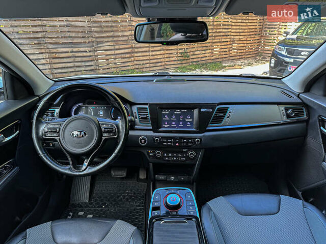 Білий Кіа Niro, об'ємом двигуна 0 л та пробігом 204 тис. км за 17800 $, фото 4 на Automoto.ua