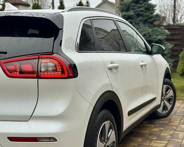 Белый Киа Niro, объемом двигателя 1.6 л и пробегом 213 тыс. км за 16500 $, фото 21 на Automoto.ua
