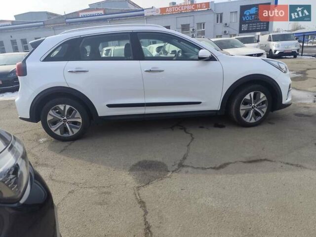 Белый Киа Niro, объемом двигателя 0 л и пробегом 105 тыс. км за 17555 $, фото 10 на Automoto.ua