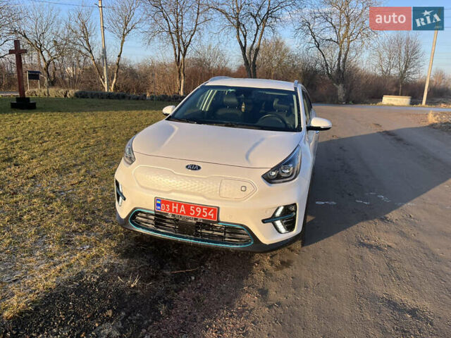 Білий Кіа Niro, об'ємом двигуна 0 л та пробігом 70 тис. км за 18600 $, фото 1 на Automoto.ua