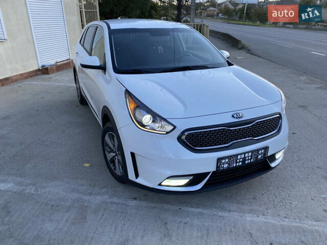 Белый Киа Niro, объемом двигателя 0 л и пробегом 101 тыс. км за 17700 $, фото 5 на Automoto.ua