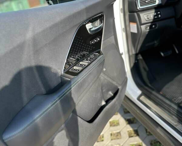 Білий Кіа Niro, об'ємом двигуна 0 л та пробігом 157 тис. км за 16900 $, фото 25 на Automoto.ua