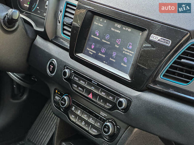 Білий Кіа Niro, об'ємом двигуна 0 л та пробігом 204 тис. км за 17800 $, фото 115 на Automoto.ua