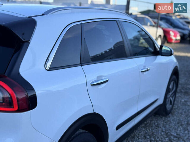Белый Киа Niro, объемом двигателя 0 л и пробегом 210 тыс. км за 15900 $, фото 14 на Automoto.ua