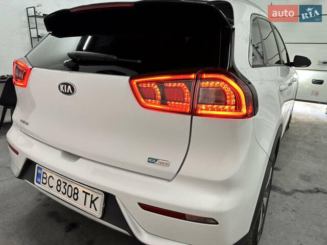 Белый Киа Niro, объемом двигателя 1.58 л и пробегом 103 тыс. км за 16500 $, фото 8 на Automoto.ua
