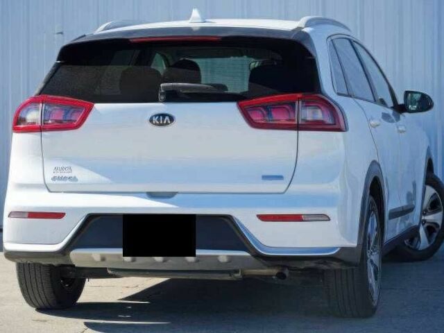 Белый Киа Niro, объемом двигателя 1.6 л и пробегом 50 тыс. км за 9000 $, фото 4 на Automoto.ua