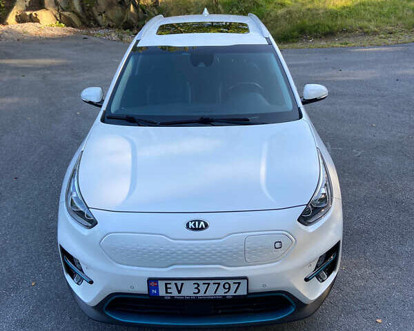 Білий Кіа Niro, об'ємом двигуна 0 л та пробігом 164 тис. км за 13500 $, фото 3 на Automoto.ua