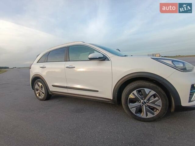 Киа Niro 2019 в Радивилове на Automoto.ua Белый Киа Niro, объемом двигателя 0 л и пробегом 126 тыс. км за 17800 $, фото 9 на Automoto.ua