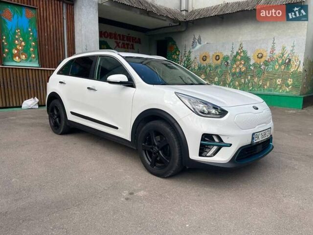 Белый Киа Niro, объемом двигателя 0 л и пробегом 95 тыс. км за 17850 $, фото 5 на Automoto.ua