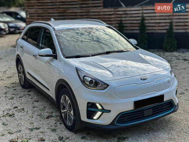 Білий Кіа Niro, об'ємом двигуна 0 л та пробігом 204 тис. км за 17800 $, фото 8 на Automoto.ua