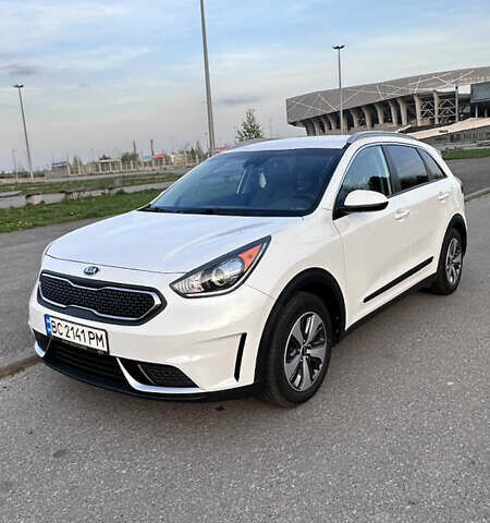 Білий Кіа Niro, об'ємом двигуна 1.6 л та пробігом 182 тис. км за 16500 $, фото 14 на Automoto.ua