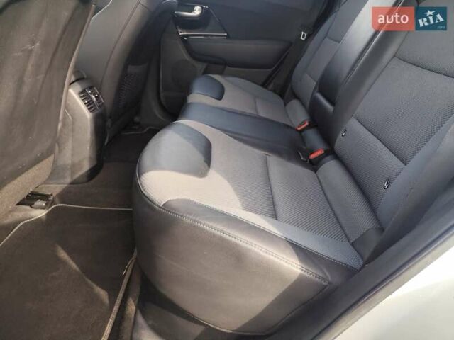 Белый Киа Niro, объемом двигателя 0 л и пробегом 105 тыс. км за 17555 $, фото 47 на Automoto.ua