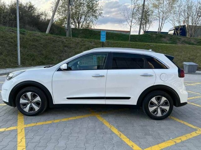 Белый Киа Niro, объемом двигателя 0 л и пробегом 91 тыс. км за 11300 $, фото 6 на Automoto.ua