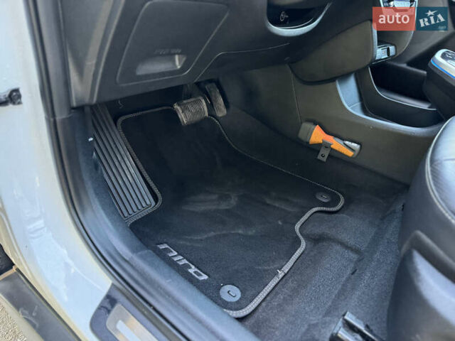 Белый Киа Niro, объемом двигателя 0 л и пробегом 147 тыс. км за 18500 $, фото 20 на Automoto.ua