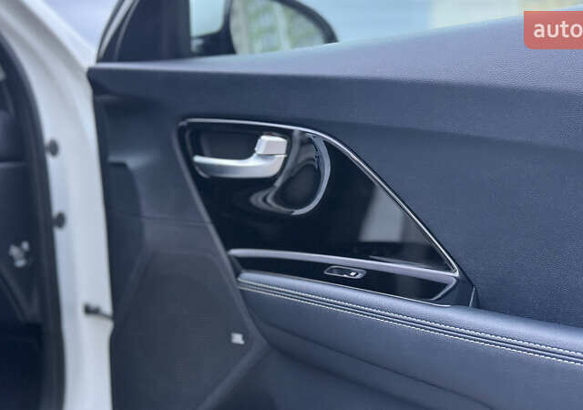 Білий Кіа Niro, об'ємом двигуна 0 л та пробігом 124 тис. км за 16999 $, фото 34 на Automoto.ua