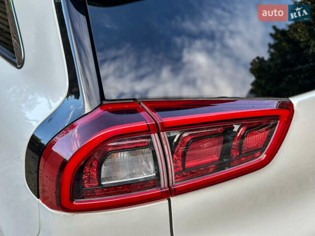 Білий Кіа Niro, об'ємом двигуна 0 л та пробігом 204 тис. км за 17800 $, фото 48 на Automoto.ua