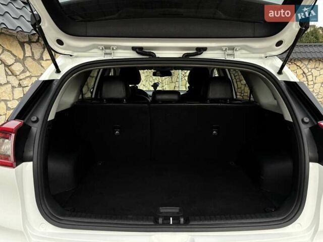 Белый Киа Niro, объемом двигателя 0 л и пробегом 100 тыс. км за 18999 $, фото 59 на Automoto.ua