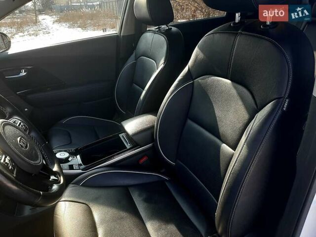Білий Кіа Niro, об'ємом двигуна 0 л та пробігом 115 тис. км за 17200 $, фото 22 на Automoto.ua
