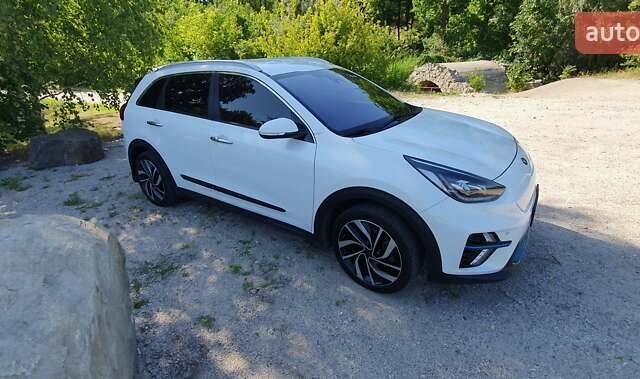 Білий Кіа Niro, об'ємом двигуна 0 л та пробігом 199 тис. км за 20000 $, фото 21 на Automoto.ua