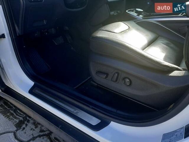 Білий Кіа Niro, об'ємом двигуна 0 л та пробігом 115 тис. км за 17200 $, фото 14 на Automoto.ua