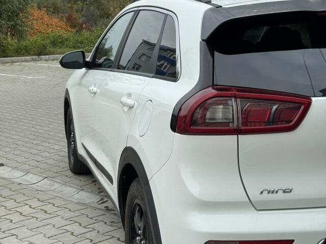 Киа Niro 2019 в Хмельницком на Automoto.ua Белый Киа Niro, объемом двигателя 1.6 л и пробегом 320 тыс. км за 12400 $, фото 4 на Automoto.ua