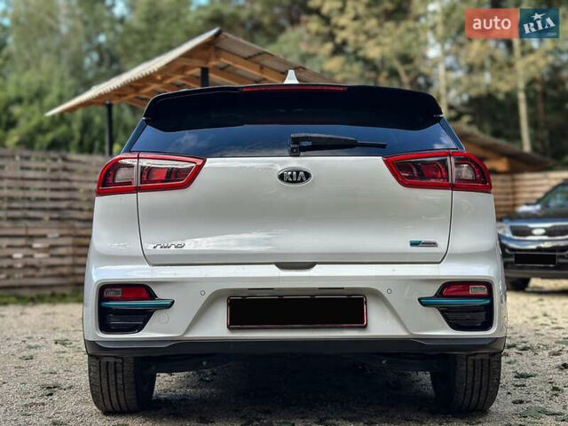Білий Кіа Niro, об'ємом двигуна 0 л та пробігом 204 тис. км за 17800 $, фото 18 на Automoto.ua