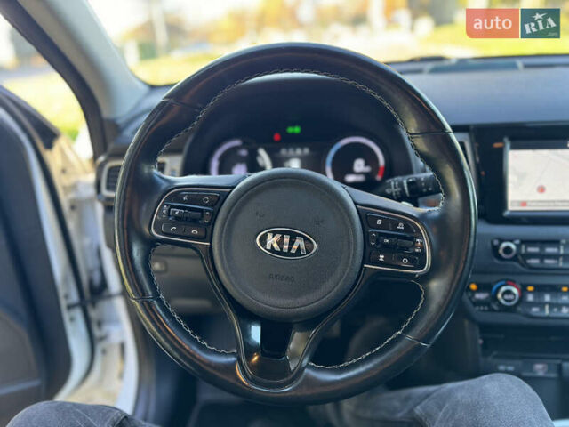 Белый Киа Niro, объемом двигателя 0 л и пробегом 147 тыс. км за 18500 $, фото 25 на Automoto.ua