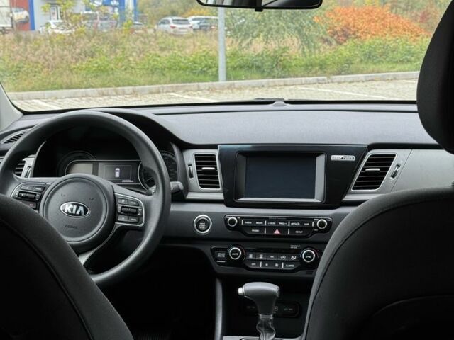 Киа Niro 2019 в Хмельницком на Automoto.ua Белый Киа Niro, объемом двигателя 1.6 л и пробегом 320 тыс. км за 12400 $, фото 10 на Automoto.ua