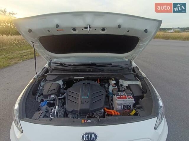 Киа Niro 2019 в Радивилове на Automoto.ua Белый Киа Niro, объемом двигателя 0 л и пробегом 126 тыс. км за 17800 $, фото 27 на Automoto.ua
