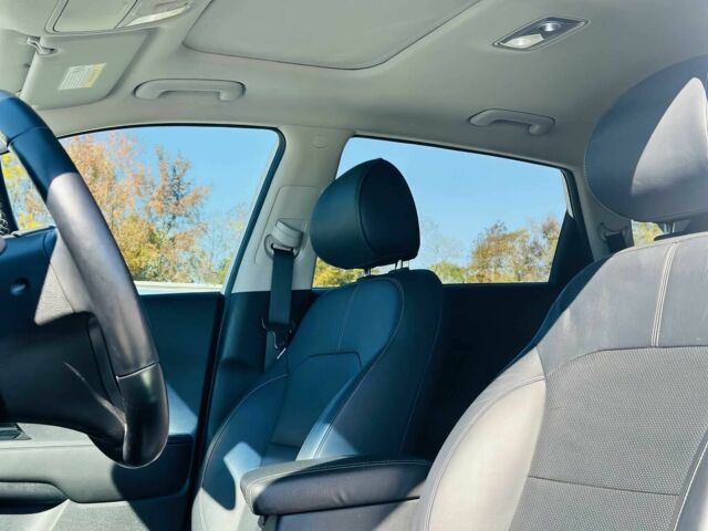 Белый Киа Niro, объемом двигателя 1.6 л и пробегом 49 тыс. км за 10200 $, фото 4 на Automoto.ua